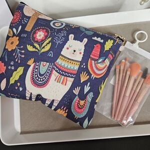 Llama Design Makeup Bag Makeup Brush Gift Set Heart Charm Zipper Pull